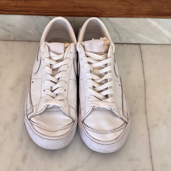 Nike Women’s Blazer Low 77’ Triple White Size 8 - Picture 2 of 10